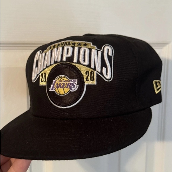 New Era Los Angeles Lakers 2020 NBA Champions Snapback Hat Winners - Picture 1 of 3